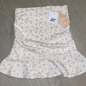 White flowery mini skirt tiger mist